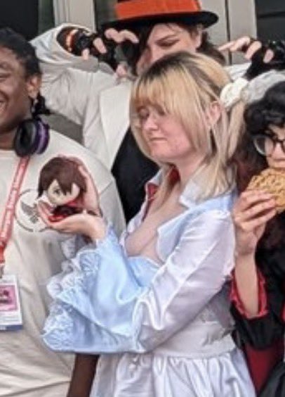 Spaceking3798's tweet photo. @KenFanTw Weiss holding small ruby 😭 https://t.co/btTIxBra1t
