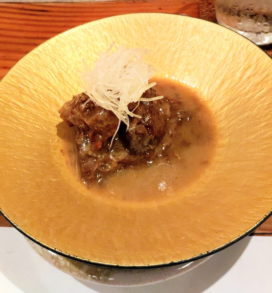 omatsusan3's tweet photo. 刺身と煮込みはお酒🍶を加速させますね🥹
煮込み味噌ベースは久々の出会いで旨かった😋
#お刺身
#煮込み
#日本酒
#尾瀬の雪どけ
#万齢 https://t.co/9Donl2XYTv