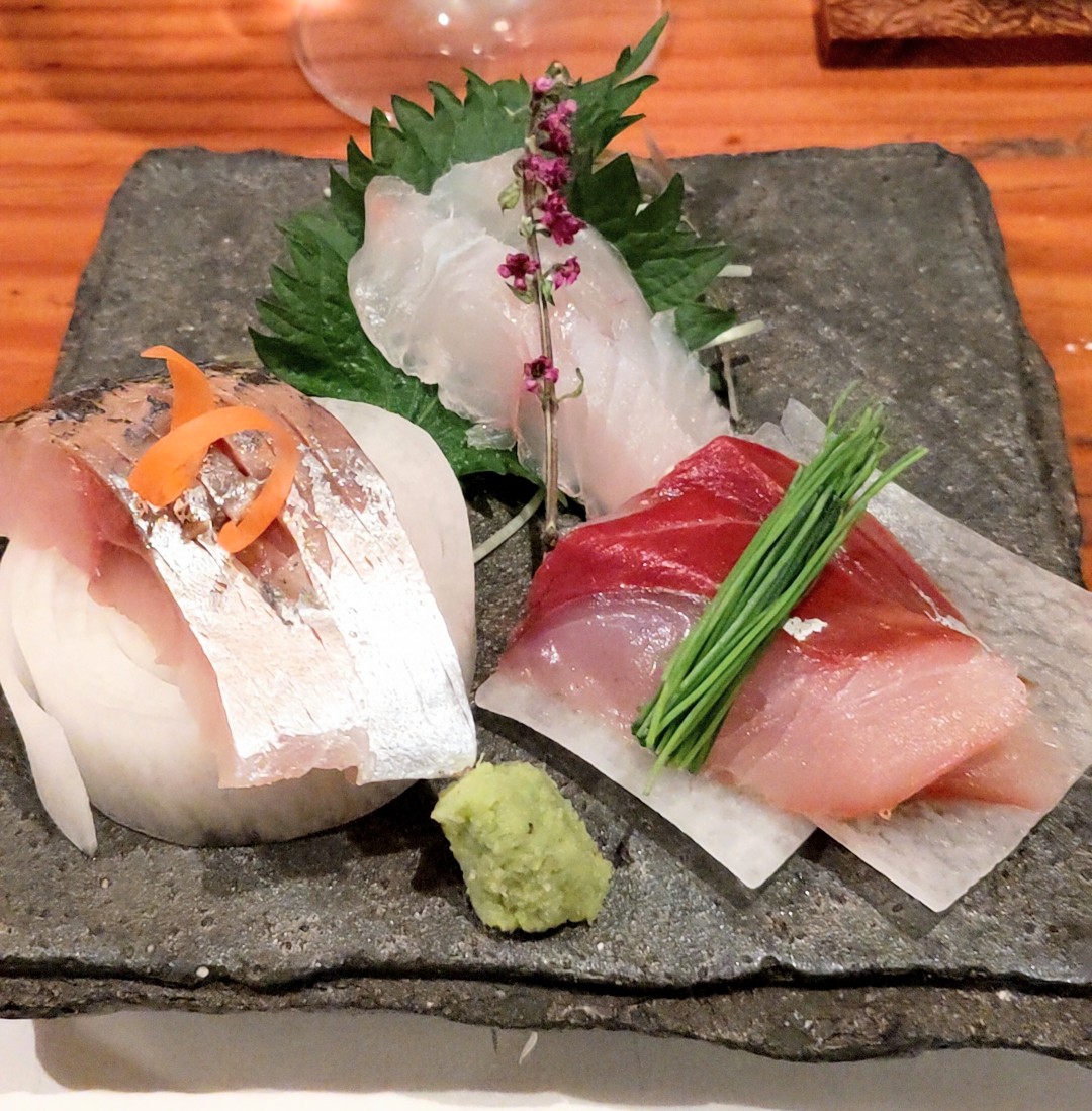 omatsusan3's tweet photo. 刺身と煮込みはお酒🍶を加速させますね🥹
煮込み味噌ベースは久々の出会いで旨かった😋
#お刺身
#煮込み
#日本酒
#尾瀬の雪どけ
#万齢 https://t.co/9Donl2XYTv