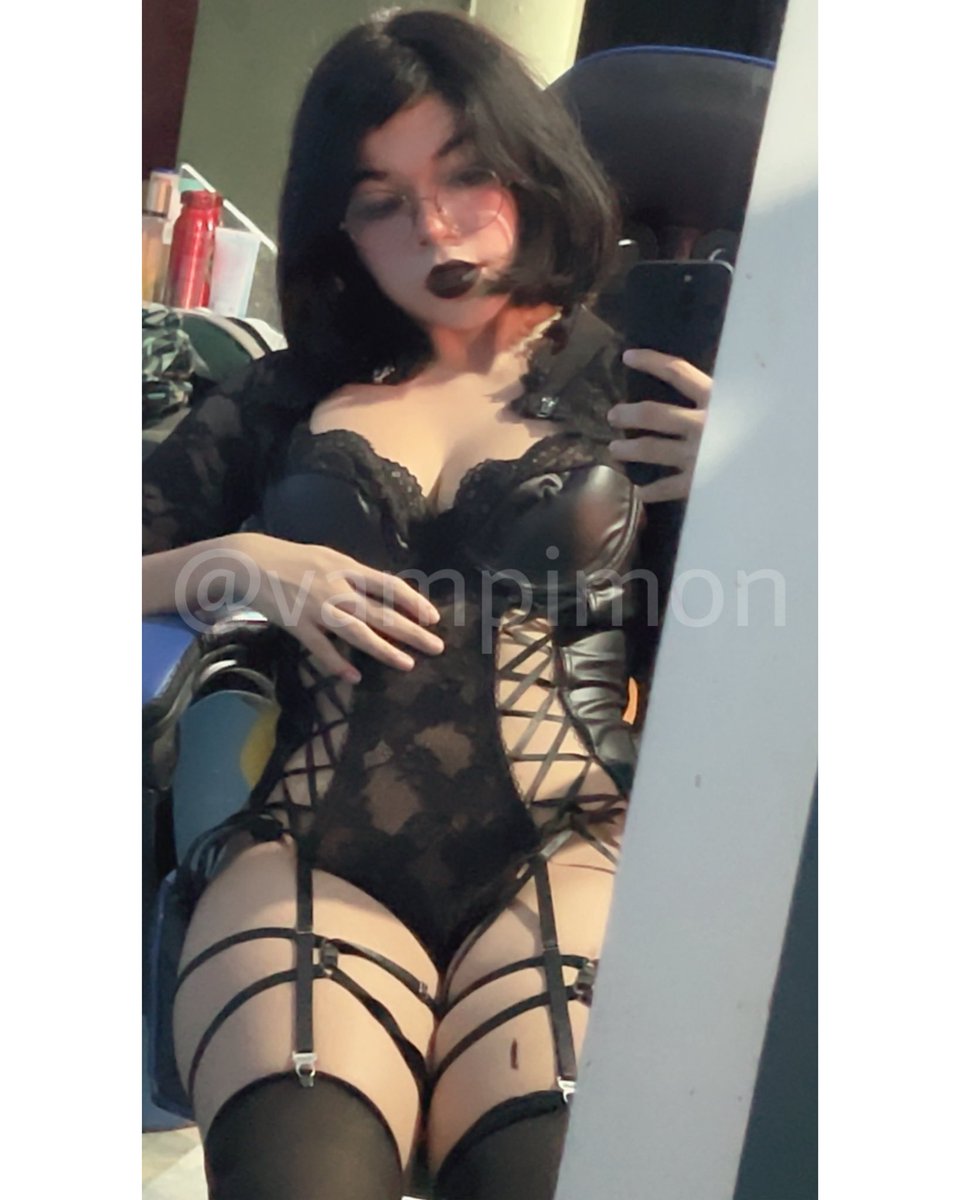 vampimon0's tweet photo. Buenas noches 🖤 https://t.co/i6yU3TvNJq