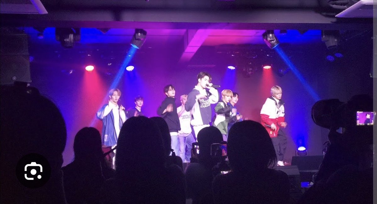 alltrees_'s tweet photo. @hanasproutz ここはマジで小さかった笑🥲24KとかNTXがやってたFC LIVE TOKYOってところは行ったことあるけどもう少し広々としてたから、だくびくんがやるところもそれぐらいなことを願う🙏🙏🙏（拾い画）
まぁ今6人だからさ…（皮肉） https://t.co/JyP1iHmnFd