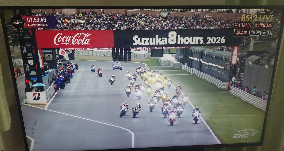 xr400red's tweet photo. 頑張れ～
#鈴鹿8耐テレビ観戦
#信州ReN https://t.co/chcyRxaZjy