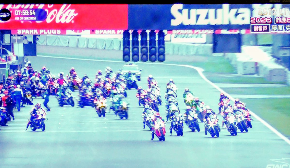 46_gallina's tweet photo. スタート！ BS12ありがとう。#鈴鹿8耐 https://t.co/hCyFHvuaLh