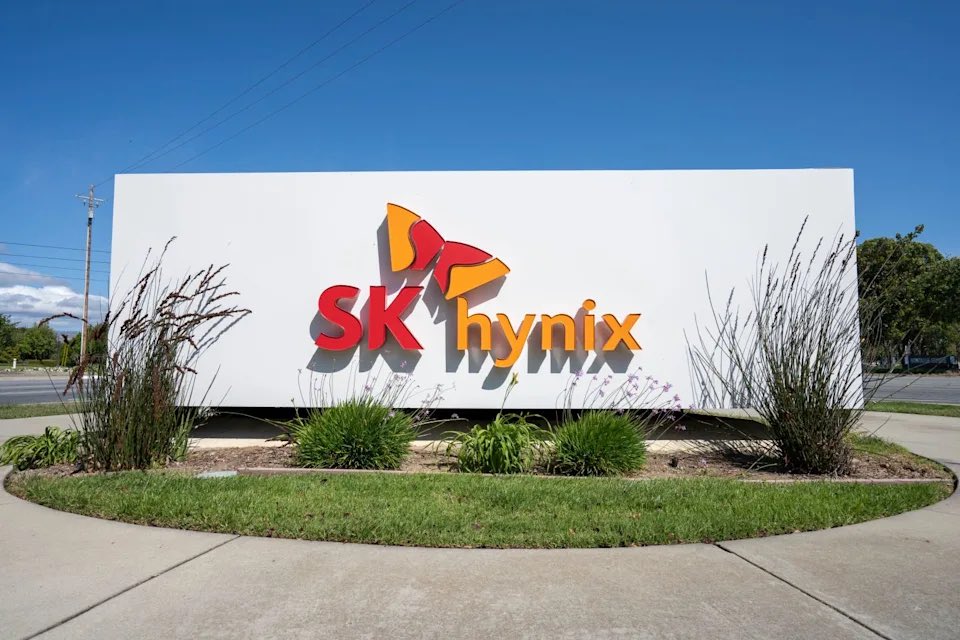 AIBitcoinTrader's tweet photo. SK Hynix $SKHY is expected to list its US ADRs on Friday, July 10 🚀 https://t.co/2KygbLOiZg