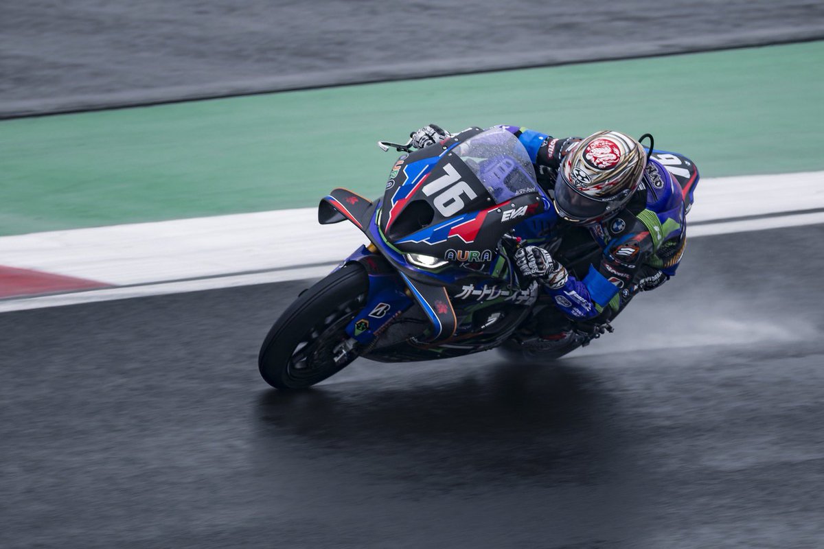 kabuto_mc's tweet photo. 鈴鹿8耐スタートしました！！🇯🇵

浦本選手現在トップ走行中❤️‍🔥❤️‍🔥

#Kabuto8H #鈴鹿8耐 #浦本修充 #佐野優人 #津田拓也 #大久保光 https://t.co/6XZdo7r9Lv