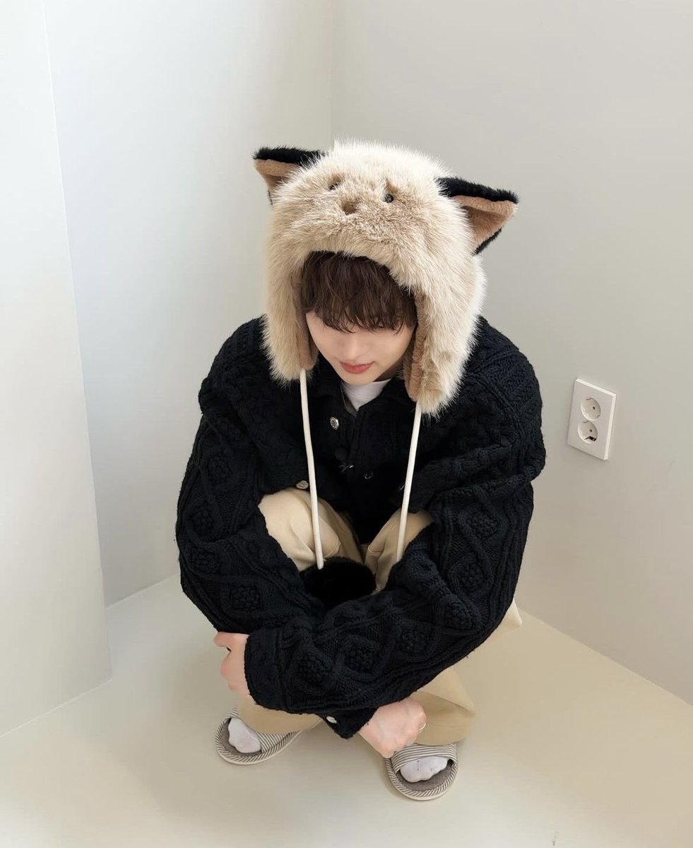 jyonigiris's tweet photo. Omg kitty euijoo 😭❤️ https://t.co/pHmMUPYSRN