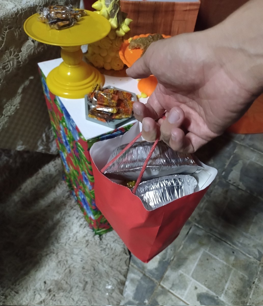 guifalc's tweet photo. levando o aniversário inteiro nas marmitinhas ✨ https://t.co/d33rc9w61m