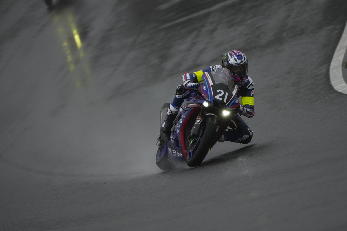 YAMAHA_Suzuka8H's tweet photo. 🎙️YFRT Team Manager Wataru Yoshikawa:
“We'd initially anticipated mixed conditions, but we're also prepared for a full wet race. The riders said that conditions were changing, with some hydroplaning, too, so they rode with caution, but overall we’re feeling good for the race." https://t.co/4UirywWHY3