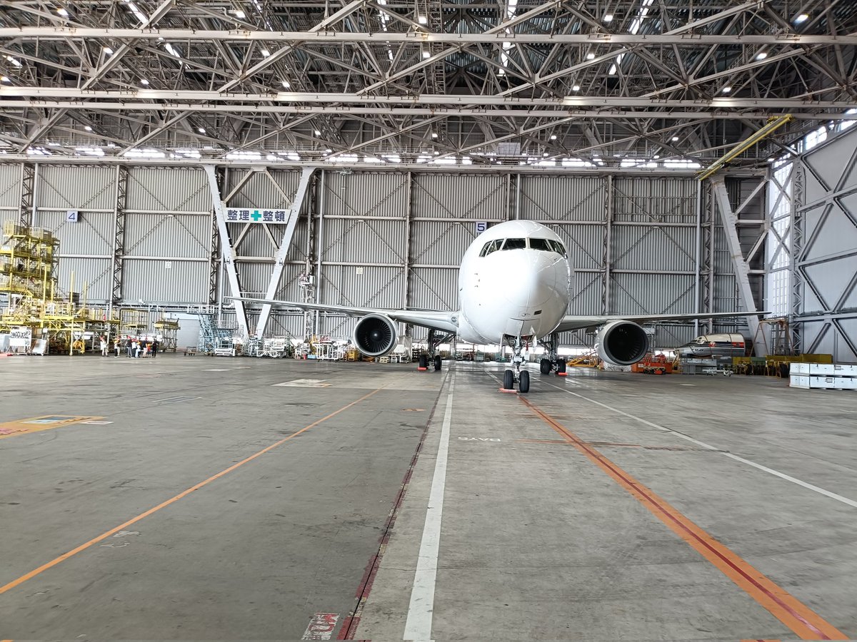 Kazutoshiwind's tweet photo. 飛行機の格納庫見学
楽しかった〜☺️ https://t.co/iOiKaRwzF1