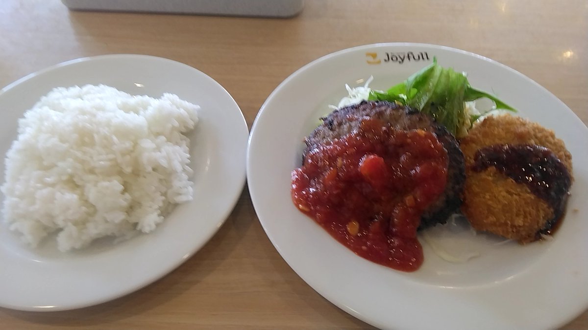 gesuton777's tweet photo. 先月 平日休みが何日かありました
その日のお昼に
平日ランチを堪能しましたよ😋
ガ○ト ジ○イフル 地元の弁当屋
#ランチ 
仕事中のお昼はカップ麺です🤣 https://t.co/xYRDIquGWI