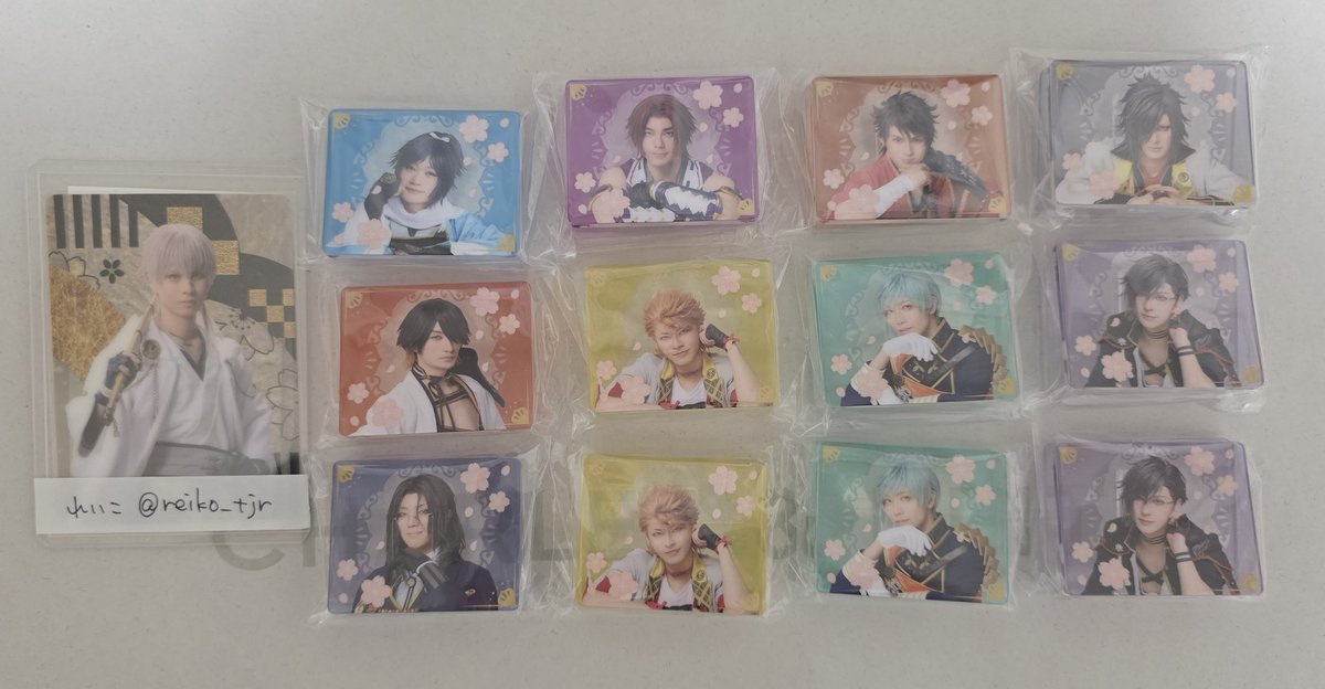 reiko_tjr's tweet photo. 【交換/譲渡】
ミュージカル刀剣乱舞 刀ミュ 博覧会 メモスタンド 

求→鶴丸>三日月>定価(+送料) 
譲→画像1.2

*郵送>>都内手渡し
*画像1→ 👑⇆鶴丸との交換優先/👑以外譲渡可ですが、2枚目より1～2点同時のみ
*画像2→特に条件なしで譲渡可
検索からのお声かけもお待ちしております🙇🏻‍♀️ https://t.co/kVllbH7sti