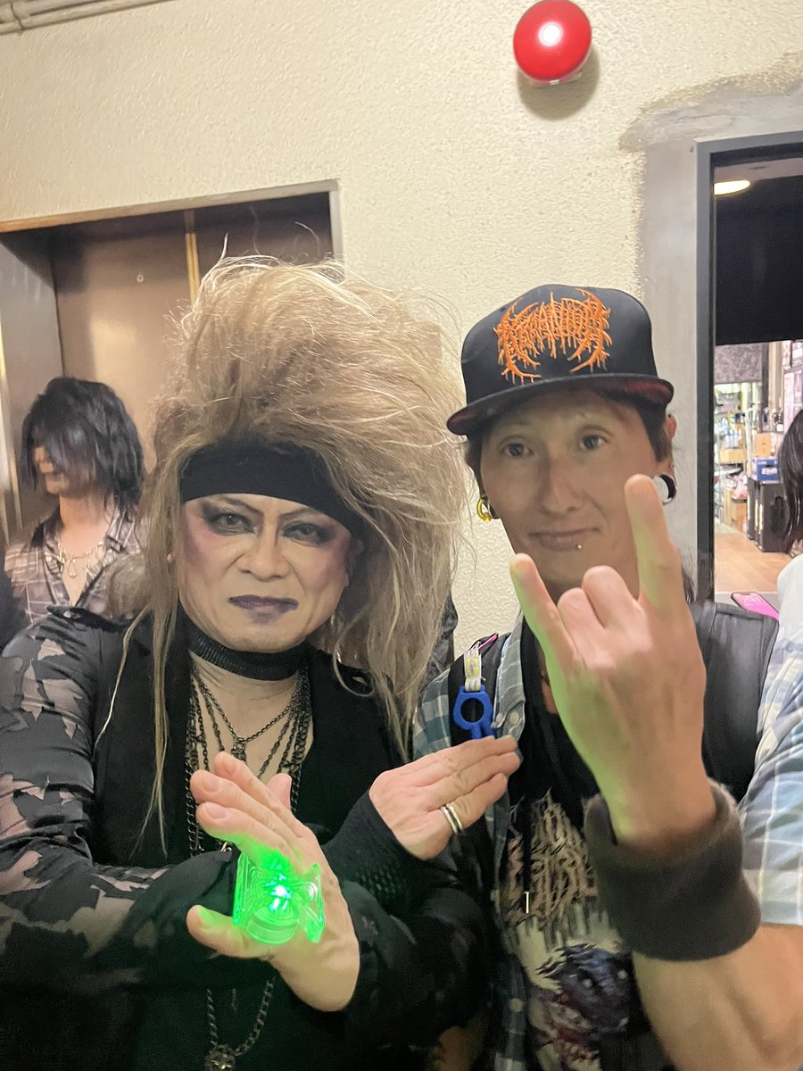 XJAmPANさんのtoshiさんとツーショット🎤🤘😄 楽しかったな 次は.7.18