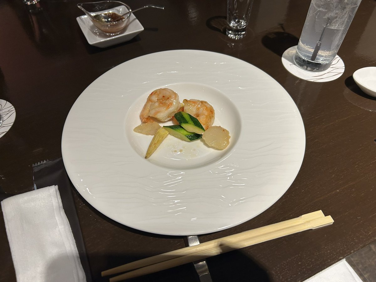 mer_16g's tweet photo. すごい上品な中華料理食べた、夢中になりすぎて写真があんまりない https://t.co/9OYd17y5tp