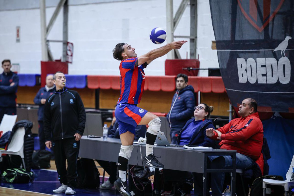 CASLAVoley's tweet photo. 💪 ¡GANOOOÓ SAN LORENZOOOOO!

¡Triunfazo por 3-1 (25-23, 23-25, 25-23 y 25-19) contra Campana, en el Pando, en el primer juego de los cuartos de final de la División de Honor!

 ¡Vamos Matadores! 👊💙❤️ https://t.co/gyH9SN67BM