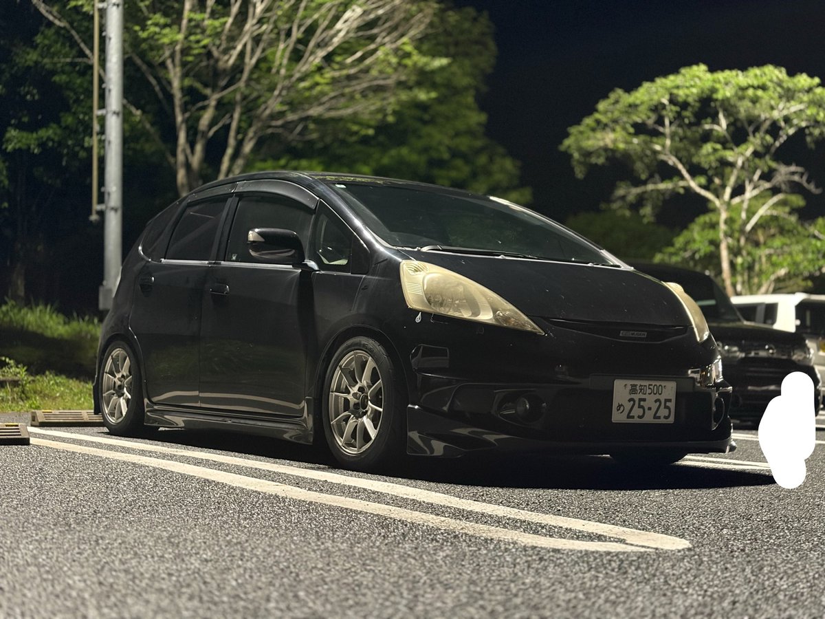 L15A_AF35's tweet photo. フロント少しさげて黄ばみ取りやね
後は新品タイヤはキモチェ〜^^ https://t.co/77R1YGUYln