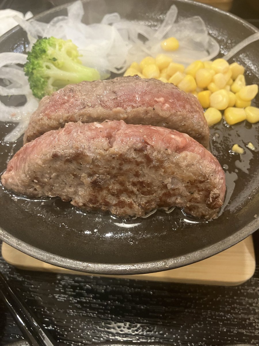 tmk78673366's tweet photo. とろけるハンバーグ♡ https://t.co/8E1XwY0hV0