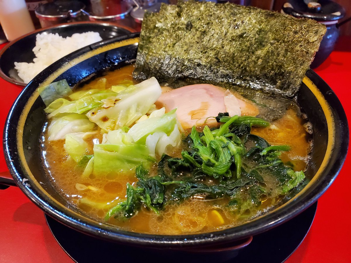burnOrc09's tweet photo. [稲葉家] ラーメンライスセット+キャベツ

ひさびさ稲葉家🍜
今日は中盛りも燻製チャーシューも×になってたので隙間を埋めるべくキャベツ追加🎵
やっぱ最高に美味い💖こんだけ美味けりゃ並ぶのが苦にならんもんね～🎵
ごちそうさまでした(o´▽｀o)
#稲葉家 https://t.co/ZvgSJvIuGE
