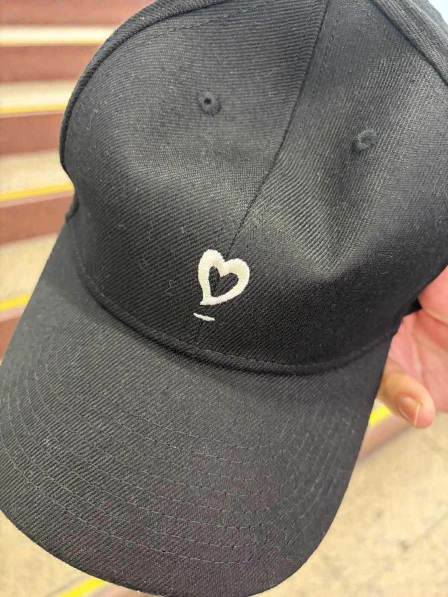 fukumamahiko's tweet photo. 今大崎駅りんかい線の階段で
ライブグッズの帽子を拾いました。
大崎駅北改札口に預けています。
 #赤西仁
 #jips
 #jinakanishi https://t.co/hRNZnYL3MT