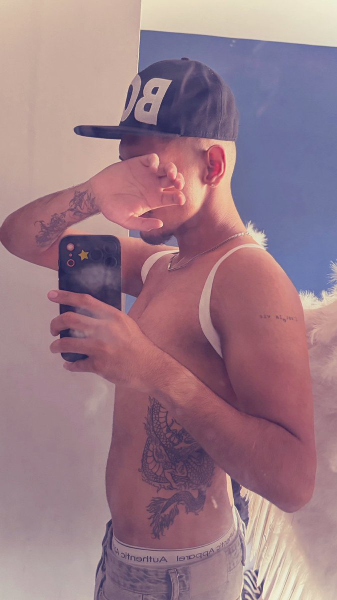 Eliocheeee's tweet photo. Am I doing 2016 summer right? https://t.co/3TN57I0h43