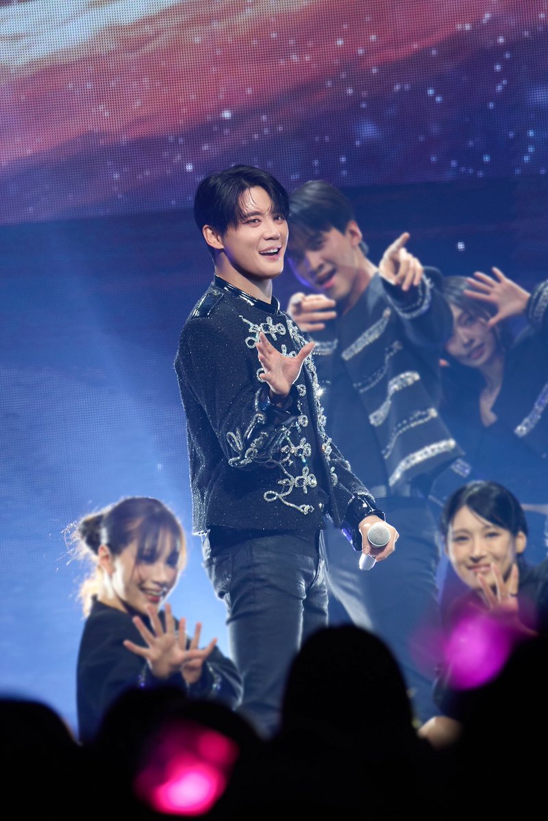 XIAinfo's tweet photo. [기사] 김준수 ‘그래비티’ MV, 1000만 뷰 넘겼다…“코코넛 덕분” (출처 : 네이버 연예) https://t.co/MxheQcHfas

#김준수 #XIA #준수 #XIA준수 #시아준수 #JUNSU #KIMJUNSU #XIAJUNSU #ジュンス #金俊秀 #GRAVITY #그래비티 #XIA_GRAVITY https://t.co/wjhy57ObDU
