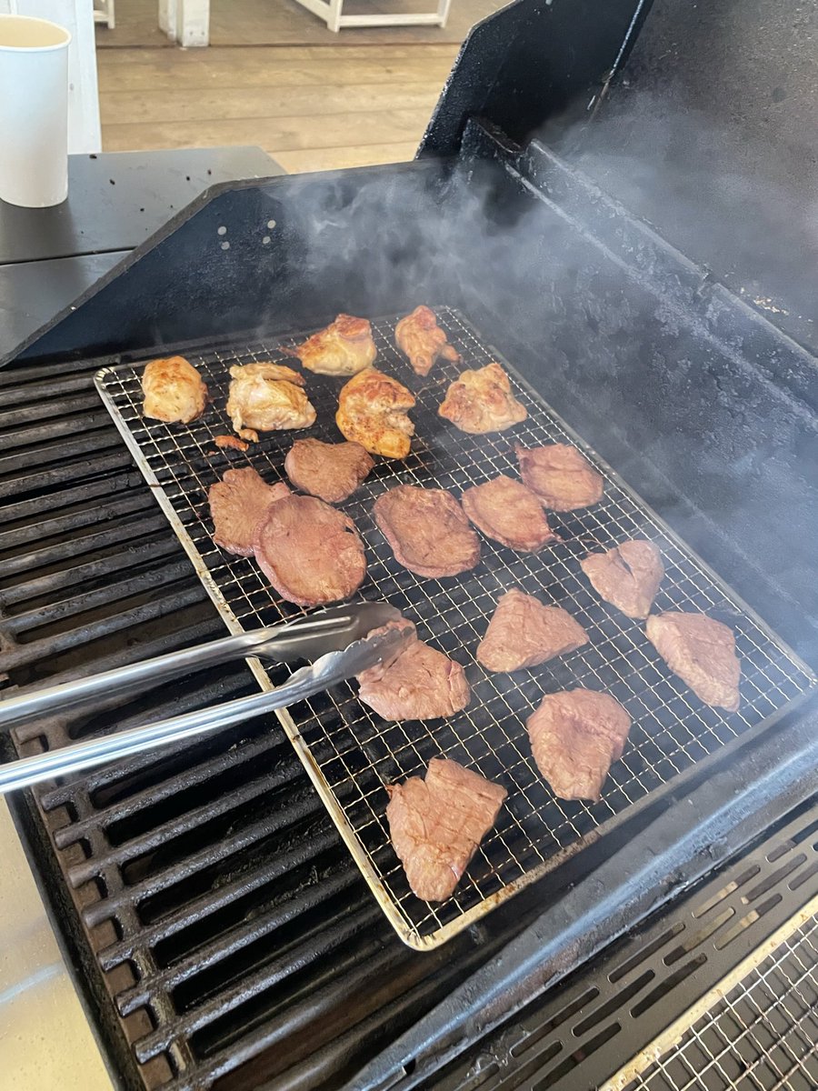 m_exilesss103's tweet photo. キラナガーデン真横のBBQ施設は白い砂浜があったけど席は全体的に密集されていた笑
キラナガーデンのロケーションがやはり最高だと再認識できた笑
肉は美味しかったし楽しかった〜！

@meatmaniajapan 
#MEATMANIAJAPAN
#SHOKICHI https://t.co/rbkusuANQJ