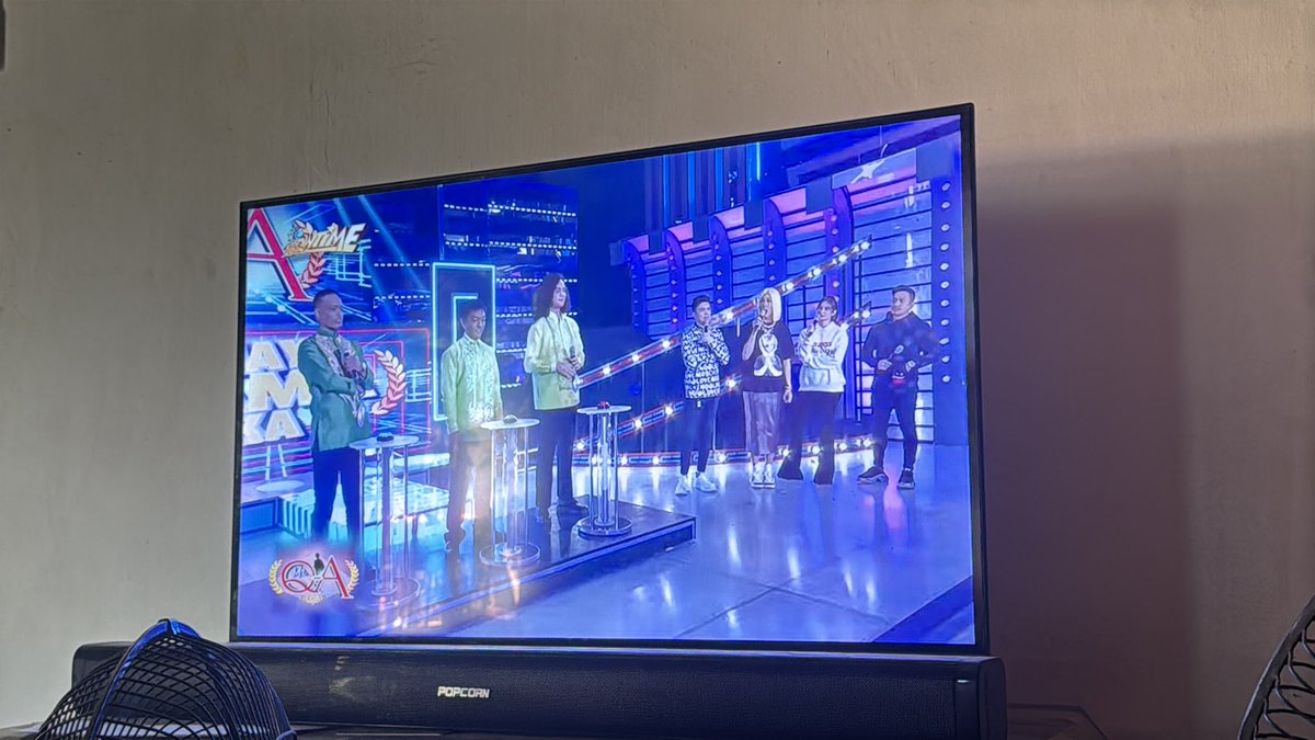 tolits______'s tweet photo. Nag-aadik ako sa Mr. Q&amp;A ngayon. HAHAHA. 
Sana after #MissQandA, i-consider na ibalik din ito tas sana kumpleto lagi ang quadro. 
@itsShowtimeNa https://t.co/nPjuZUWsSL