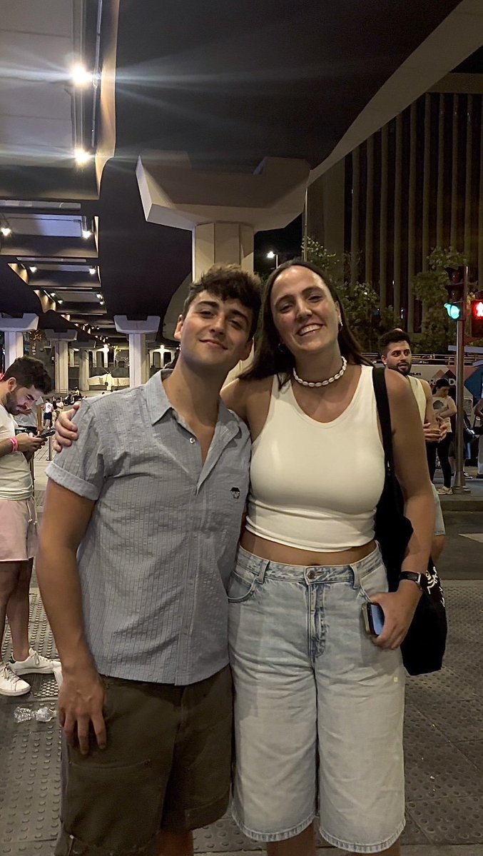 enara_live's tweet photo. 3 años después al fin he conseguido abrazar a Juanjo 🥹🫶🏼

es tan cercano y tan buena persona que no he podido ser más feliz https://t.co/2QxrztHc3b