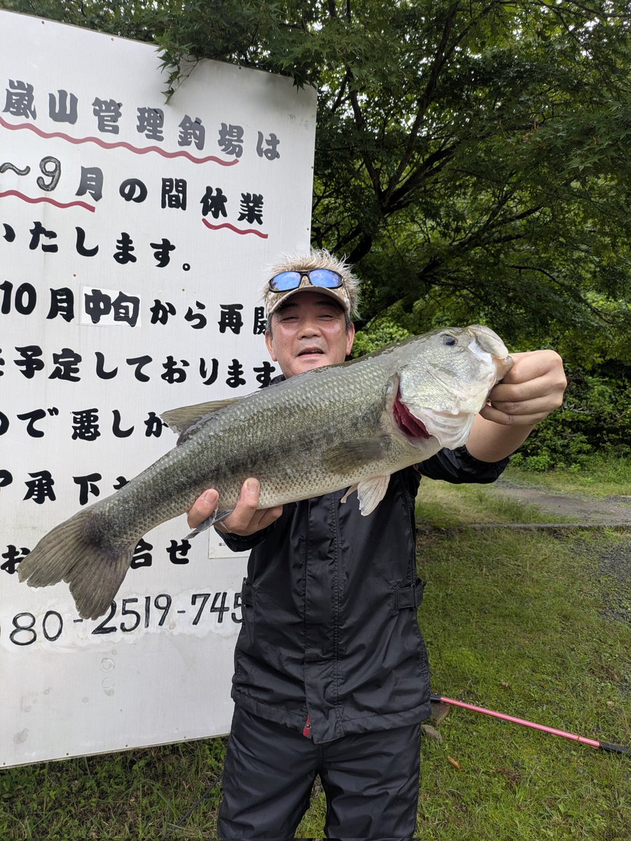 arashiyamafacom's tweet photo. 2週ぶり来場のKさん。
来ると必ず結果を出す男。
それはそんな簡単なことではないはず。

ともあれ綺麗な魚体の54cm。 https://t.co/O2CeafYiMu