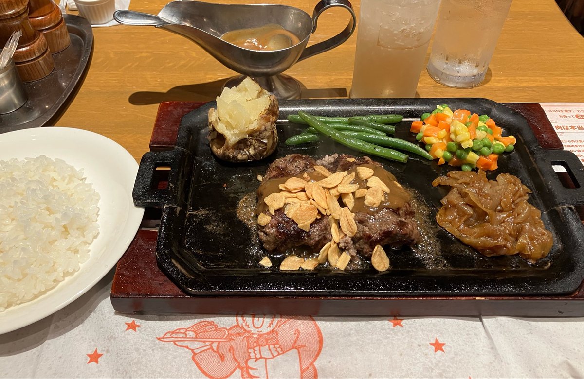 cookieh0810's tweet photo. #ハングリータイガー   #常連
メニューは開かず即オーダー🐯『オリジナルハンバーグのレギュラーセット。ライスで飲み物先でジンジャーエール🥛ガーリックチップ追加で』

お！トッピングが増えてる🤩 https://t.co/syVS7vLcGH