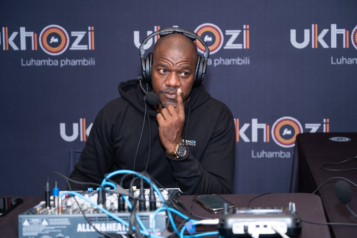 ukhozi_fm's tweet photo. Ubusuku Obuhle no-Nkosinathi @drlvmshengu  kusukela ngo-19:00-22:00
https://t.co/fVbGCSQhNI
#UbusukuObuhle #UkhoziFM https://t.co/OrxcsSIZOF
