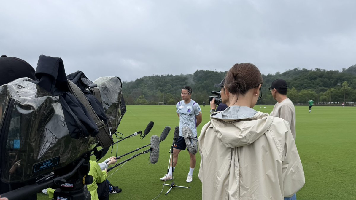 san_spirit's tweet photo. #浅野拓磨 選手がインタビューに答えてくれました∠( 'ω')／➶
#sanfrecce https://t.co/ksC9wtq3u9