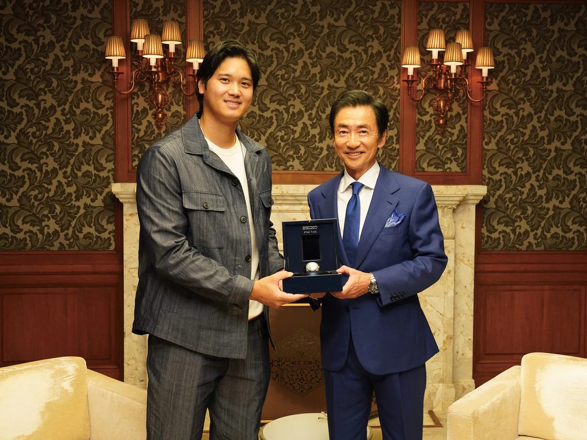 GQJAPAN's tweet photo. #大谷翔平 が積み重ねてきた努力の時間を星の動きに重ね合わせた「Seiko Star Time」は、世界で1本だけ、唯一無二の機械式腕時計!
https://t.co/pkVfDkekMs
#seiko #startime https://t.co/5QFHPbS4V4