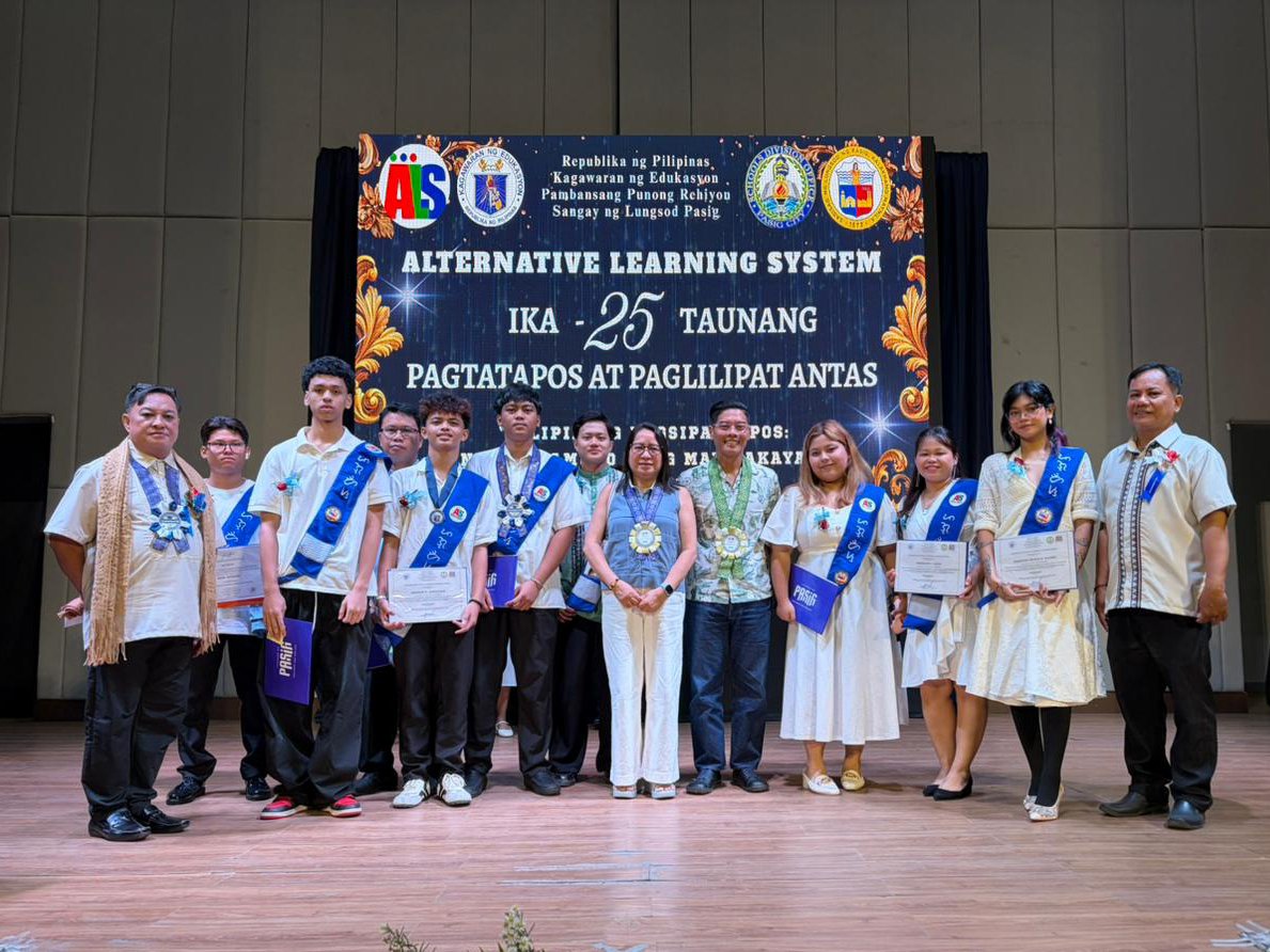 raymond_lising's tweet photo. CONGRATULATIONS! ππ» Ating ipinagmamalaki ang mga ALS graduates mula sa @bsapasig! π Nakakatuwa ang pagpupursigi ng ating mga kabarangay para makapagtapos ng pag-aaral. π
#TuloyAngSerbisyoBSA #servicewithaSMILE https://t.co/UhgZisB2Rl