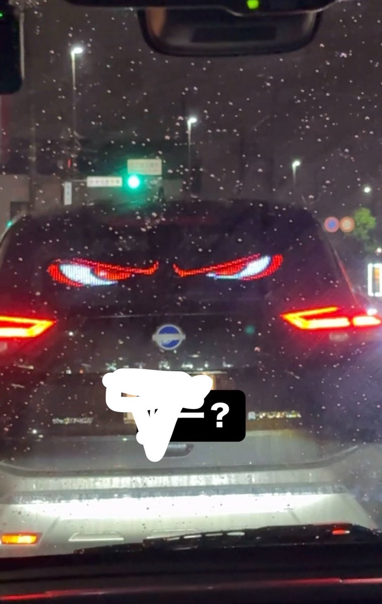 ryu9696's tweet photo. 小学生のTシャツみたいな車いた https://t.co/PlupJWkkcN