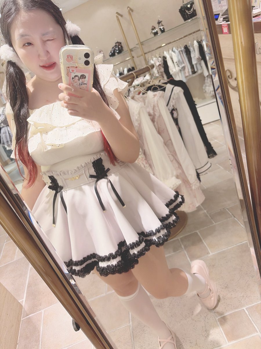 airitan2025's tweet photo. LIZLISAでスカート購入🎀 https://t.co/V7EOpro0di