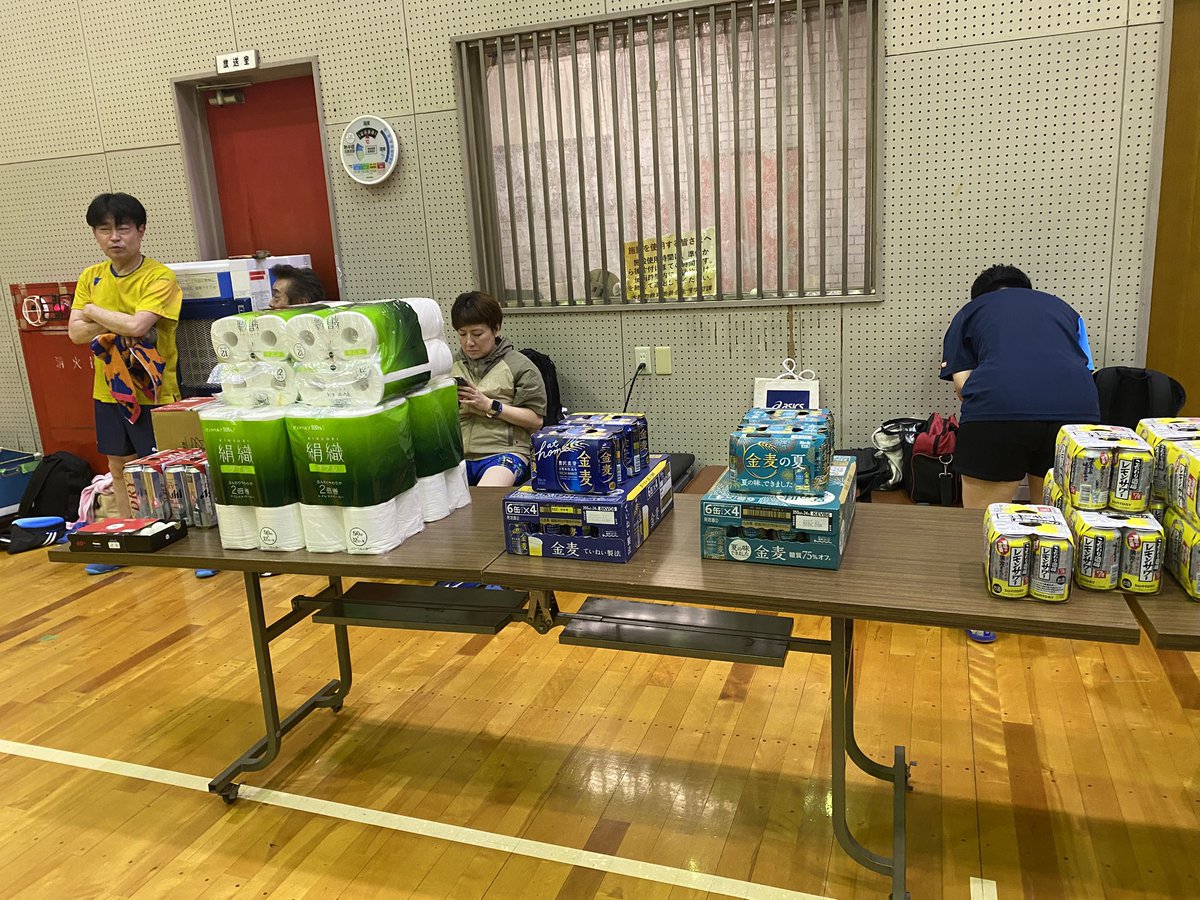 WatapyonKiwami's tweet photo. 予選リーグ半分終了🏓
①２－１
②１－２
③３－０
④２－１
全敗ではなく、一安心😮‍💨
後半も上手な方々ばかりなので、１ゲームでもとれるよう頑張ります🏓

久しぶりの相方さんと、午後もドタバタ劇場を楽しみます😊 https://t.co/7LXB6Q6gvP