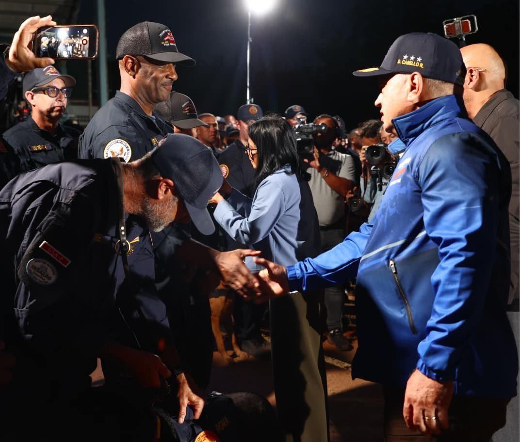 Chiqui_new's tweet photo. Me gusta más esta foto, de los gringos haciéndole reverencia a Diosdado https://t.co/IdjBB3UCv2