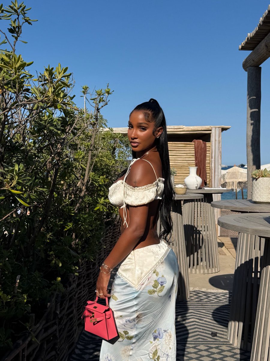 wavecheckers's tweet photo. Bernice Burgos in St. Tropez for the 4th of July 🏝️ https://t.co/FGf4Zc3DXB