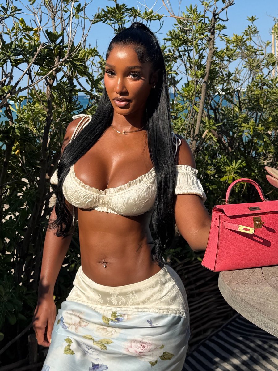 wavecheckers's tweet photo. Bernice Burgos in St. Tropez for the 4th of July 🏝️ https://t.co/FGf4Zc3DXB