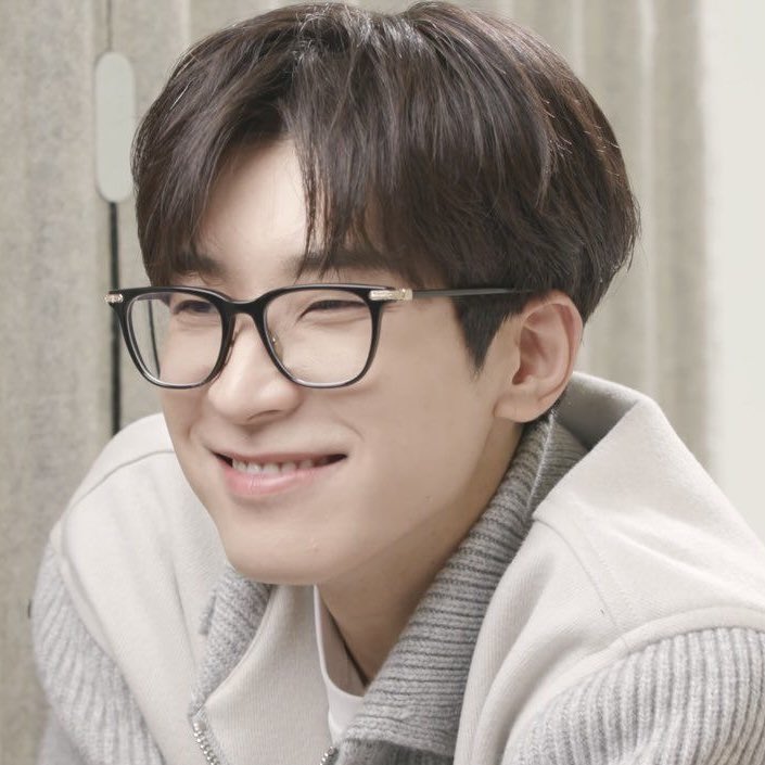 pwettynunuu's tweet photo. they are so minwon coded. https://t.co/qjFOuozXqP