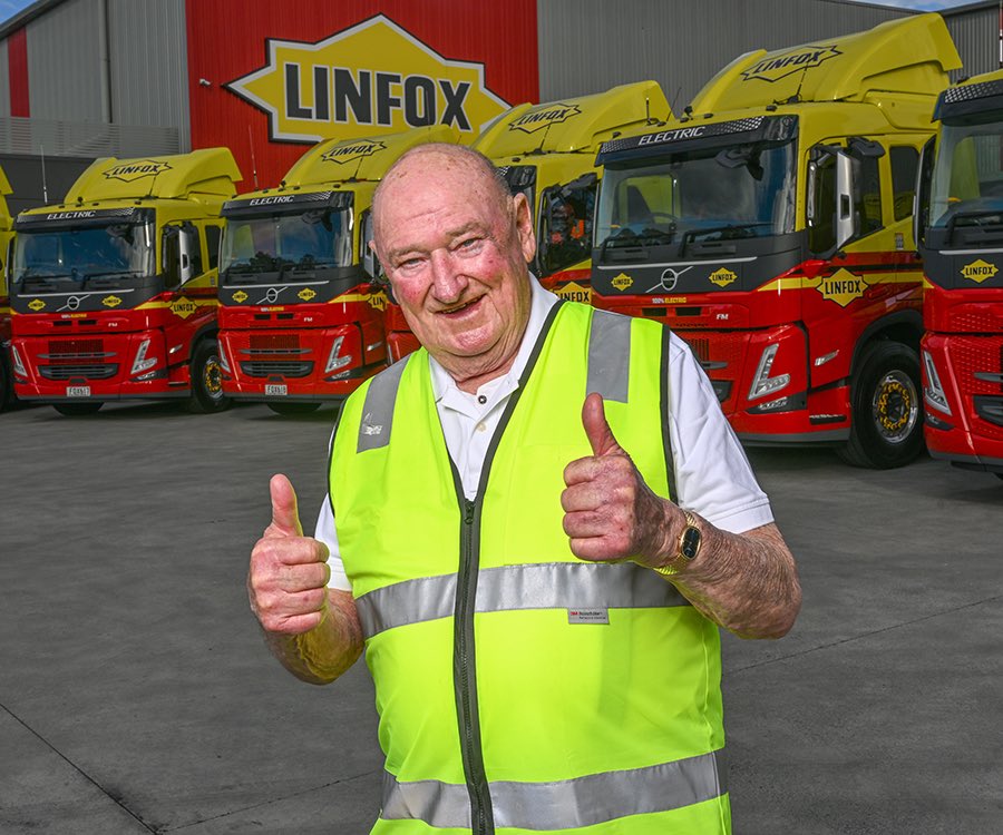 TruthdriverOn's tweet photo. Let’s call it for what it is… Lindsay Fox donates millions of dollars to the ALP &amp; in return Albanese &amp; Bowen have gifted Linfox $20 million to subsidize the purchase of 26 EV trucks for the fleet!
This is blatant corruption by Labor!
The NACC should be investigating!
#auspol https://t.co/RMgHrpFG03