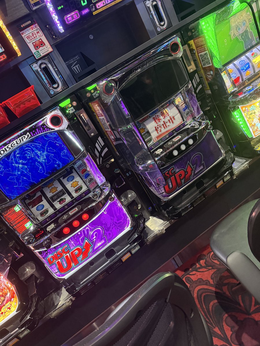 master2726's tweet photo. ポリさんとノリ。二店舗回って嫌がらせみたいに並びで介入機取れなくて、代わりにミスターちょろ打ち→浮き即逃げの養分ムーブかましてから昼飲みへ。一人+6K https://t.co/2UTyBXqcjB