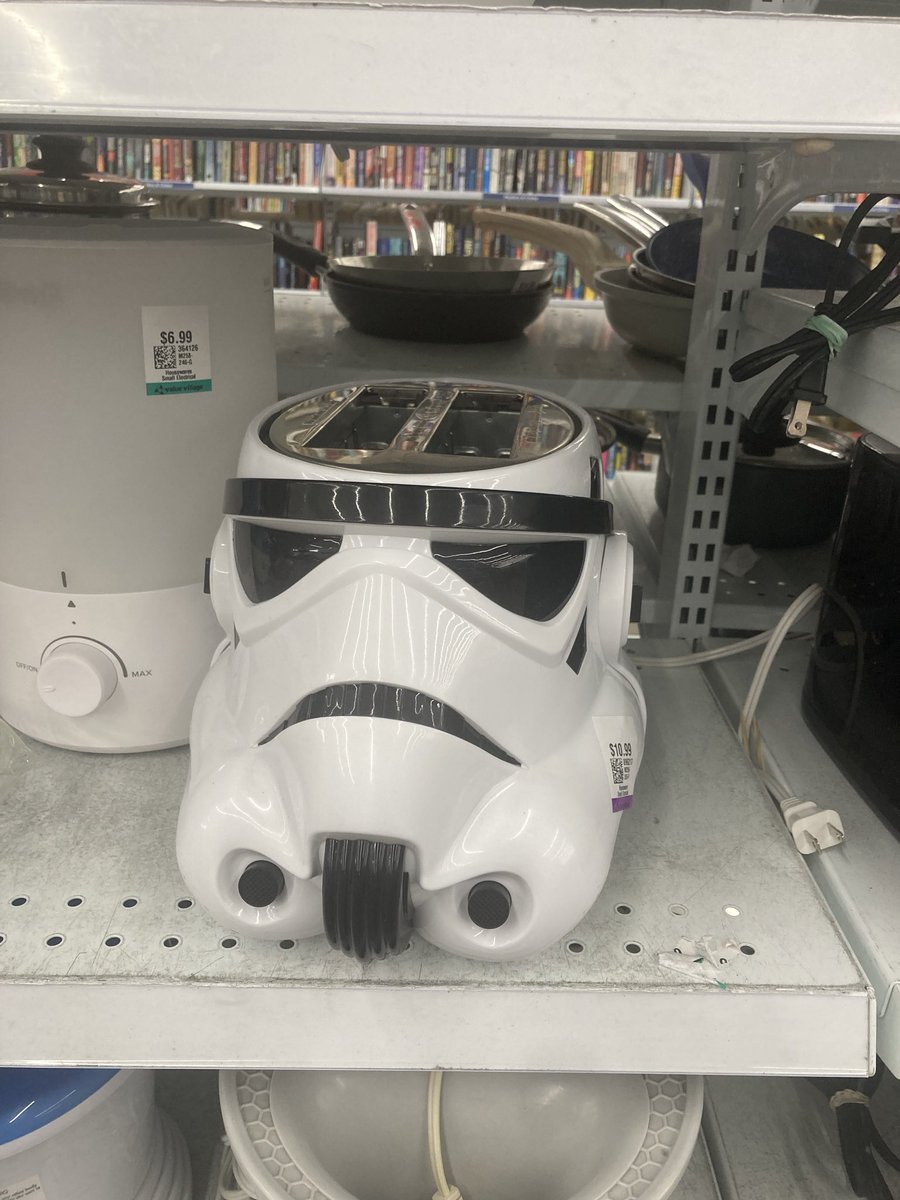 SakuraA150's tweet photo. Idk which day but whichever stream Vain shared R2D2 toast….. I found a companion #InVain https://t.co/btQxBfhpMh