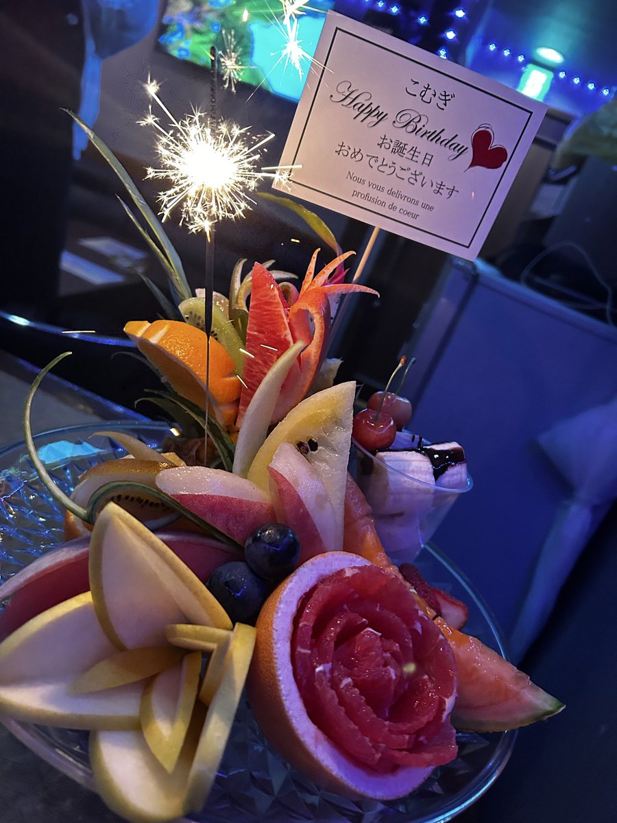 Meiden_komugi's tweet photo. 昨日は何とか出勤できました！🩹
久々のお酒🍾ありがとうございました😭✨
ママから🍎🍑🍉
チーママからプレゼントも頂き🎁
皆からの優しさを感じました🥹
月間だと分散されて悪魔化しなくて良さそうでホッとしています！感謝😮‍💨

前半出勤　6.9日　21時〜
                   8.11日　20時〜 https://t.co/38OCjcM6Wq