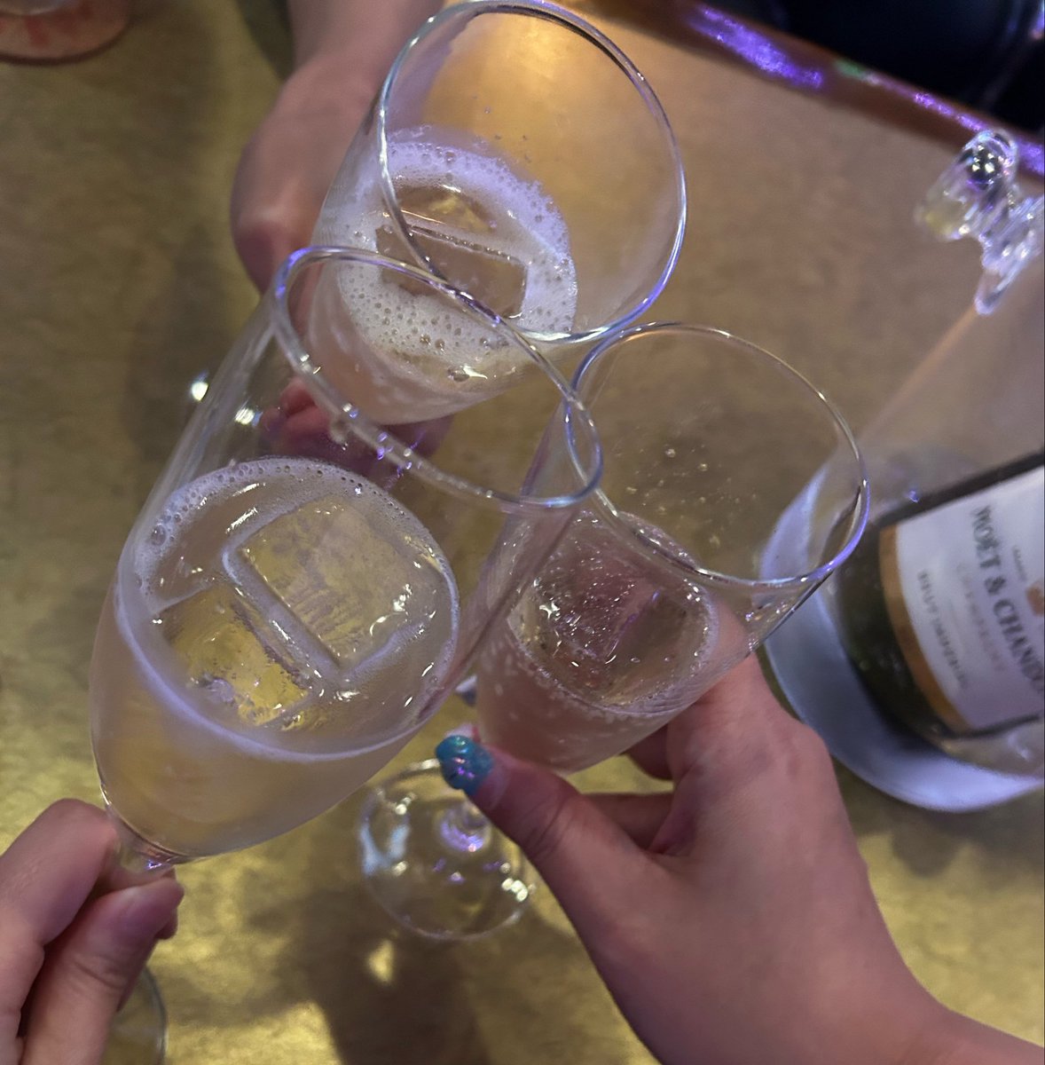 Meiden_komugi's tweet photo. 昨日は何とか出勤できました！🩹
久々のお酒🍾ありがとうございました😭✨
ママから🍎🍑🍉
チーママからプレゼントも頂き🎁
皆からの優しさを感じました🥹
月間だと分散されて悪魔化しなくて良さそうでホッとしています！感謝😮‍💨

前半出勤　6.9日　21時〜
                   8.11日　20時〜 https://t.co/38OCjcM6Wq