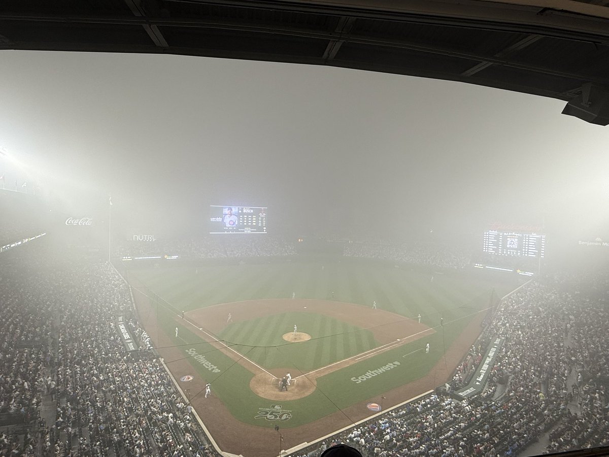 by_ZachSweet's tweet photo. We can no longer see the scoreboard in CF from the press box. Just a touch foggy at Wrigley. https://t.co/x3ijgUPSjq