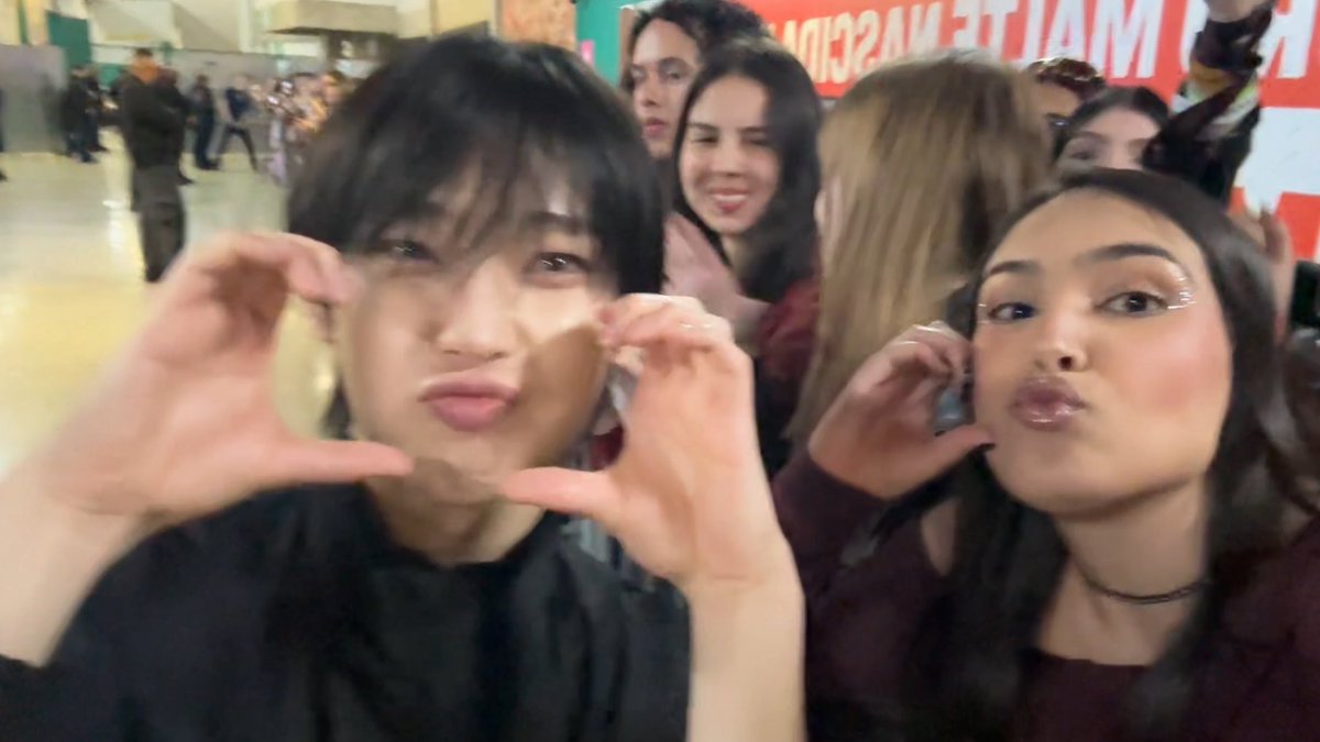 stealmyjisung's tweet photo. OH GENTE O SUNOO E EU 😭 #ENHYPEN #EN_WORLDTOUR_BLOODSAGA #BLOODSAGA_IN_SÃO_PAULO https://t.co/gxHQ9SEy93