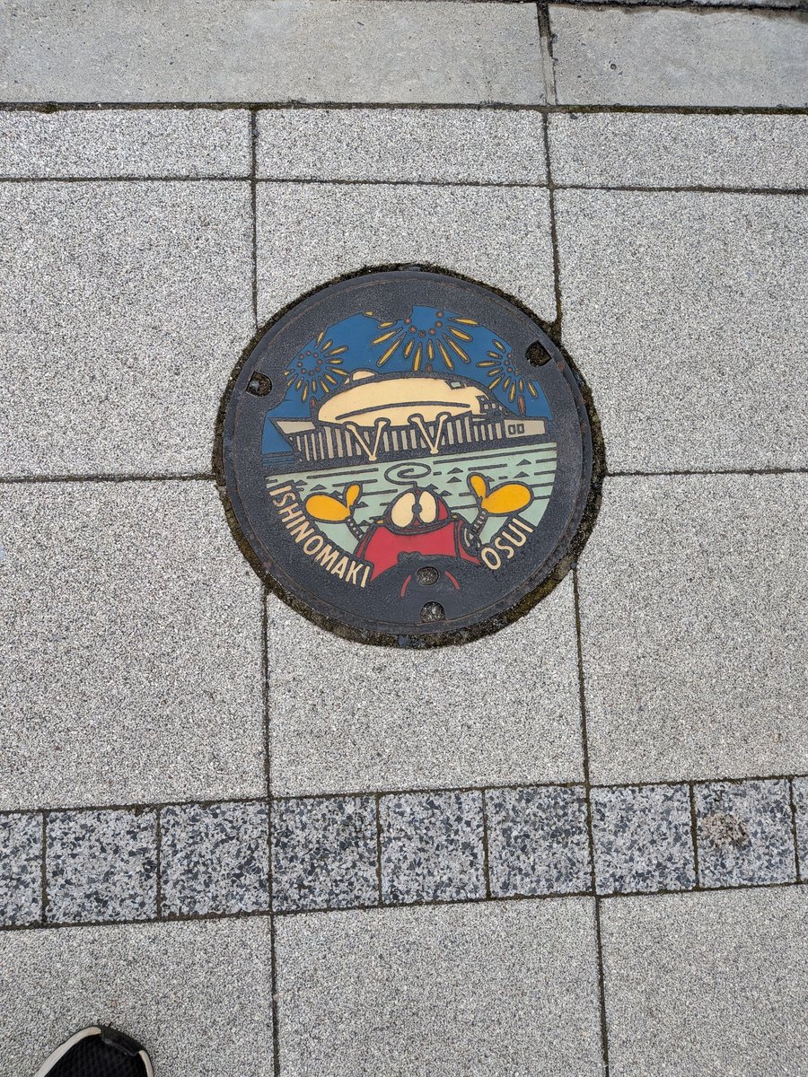 sheep0419's tweet photo. 石ノ森萬画館行って記念にブラックのアクキー購入
ついでにマンホールも撮影してきた
ライダーのマスクの展示とかサイボーグ009関連の展示は見ててテンション上がる！ https://t.co/Fqfwl1tCBd