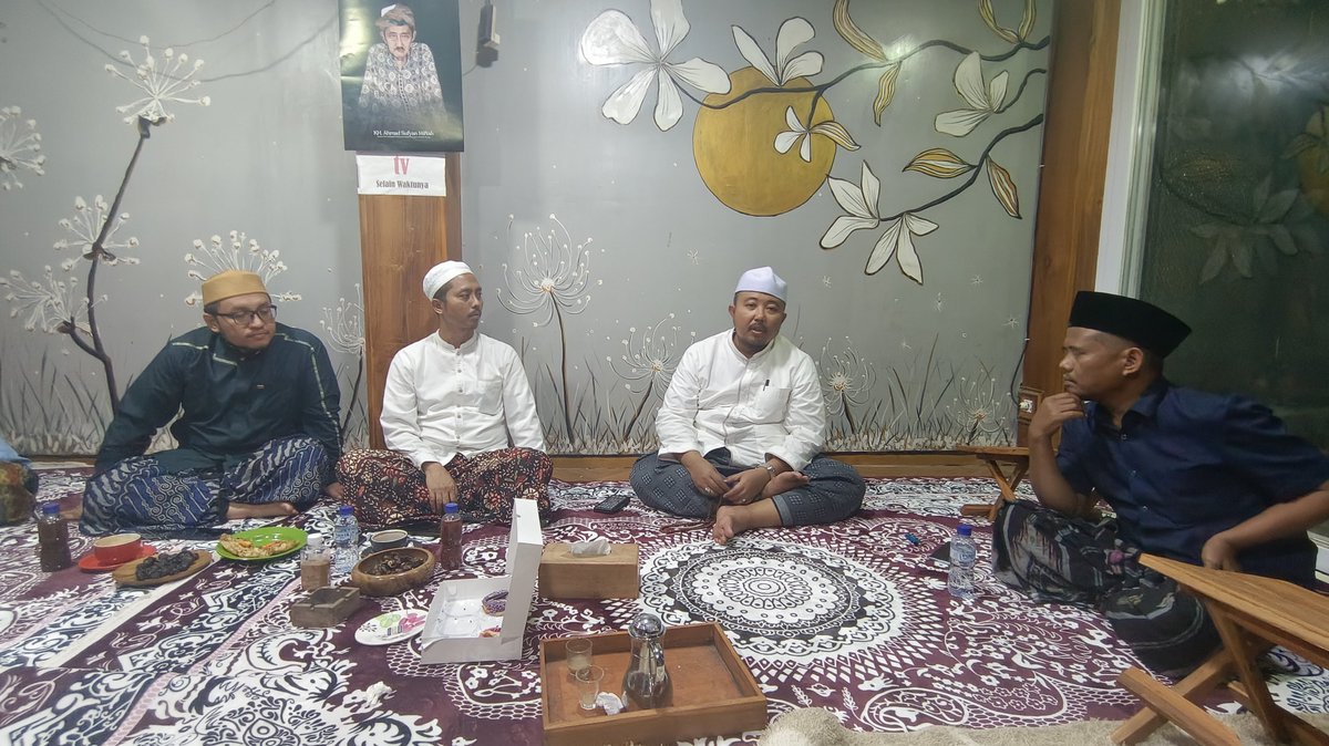 mk_haramain's tweet photo. #majeliskhirrijilharamain 
KOORDINATOR PUSAT | 
RAPAT KOORDINATOR PUSAT, THULLAB DAKHILY &amp; PERWAKILAN KOORDINATOR DAERAH BALI MEMBAHAS PERSIAPAN HAUL HARAMAIN AS-SYARIFAIN KE 32 YANG INSYA'ALLAH DI ADAKAN DI BALI ,
LOKASI RAPAT : PP. TARBIYAH SUMBER BUNGA SITUBONDO https://t.co/Y9pcM6JHTK