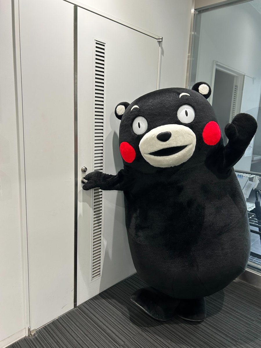 55_kumamon's tweet photo. みなさん、今日も1日おつくまさまでしたモン。おやくま〜☆ https://t.co/hnlEJWb0Mk